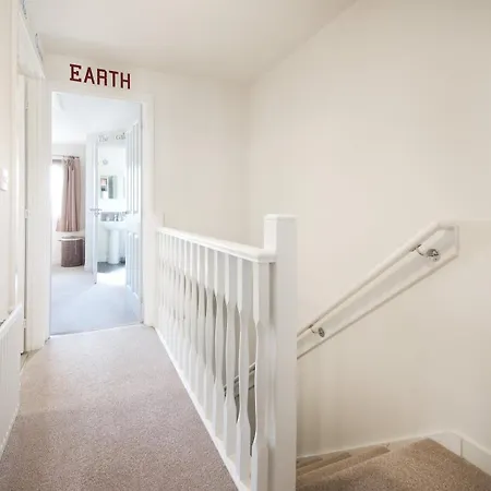 Pensionat Guestready - Humble Abode By Anfield Stadium *