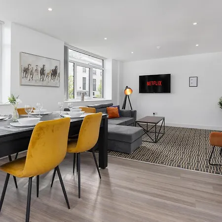 Apartment Flatzy - 16 Guests 4 En-suite B *