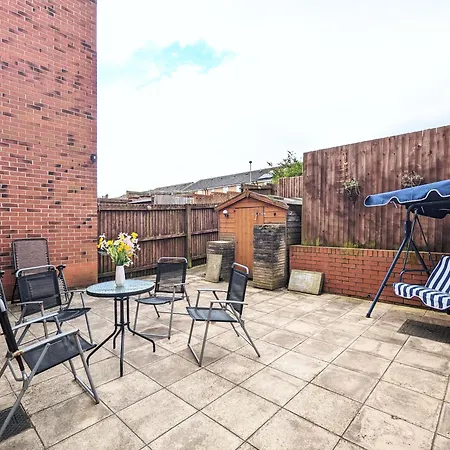 Holiday home Large 4-bedrooms & 3 Bath Townhouse, Free Parking *