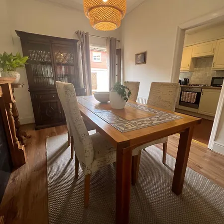 2025 Award Winner Strawberry House - 3 Bedrooms * Liverpool