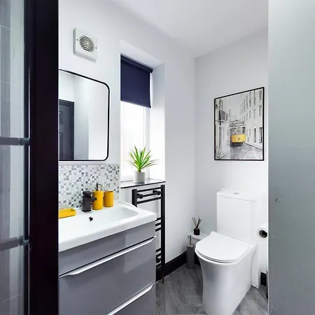 Modern Maisonette Ideal For Larger Groups, Contractors And Professionals