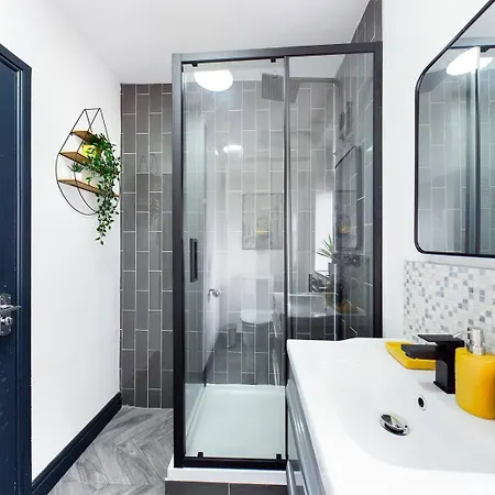 Apartment Modern Maisonette Ideal For Larger Groups, Contractors And Professionals Liverpool