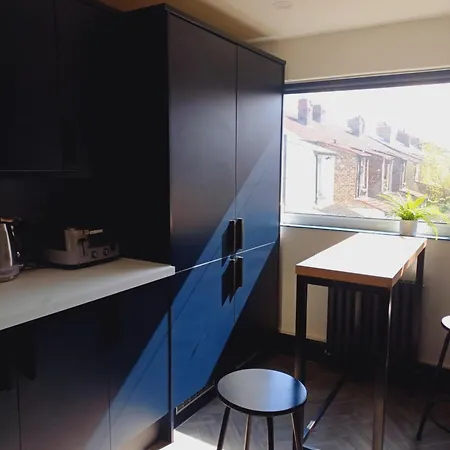 Apartment Modern Maisonette Ideal For Larger Groups, Contractors And Professionals Liverpool