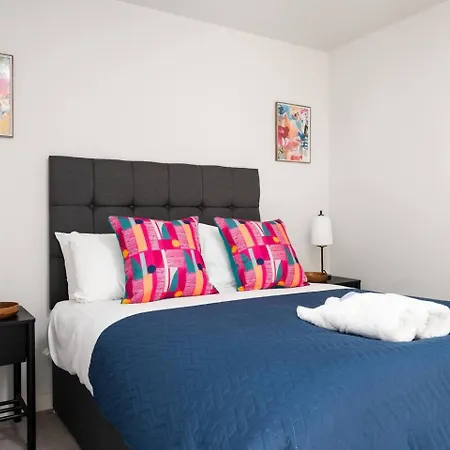 Pass The Keys 38 Lydia - Chavasse 1 Bed Julliet Balcony Liverpool
