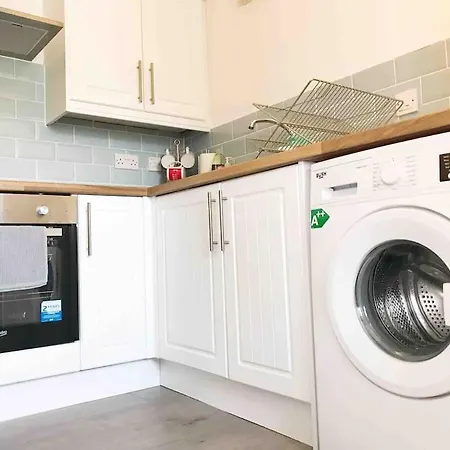 Stylish 2bedroom With Free Parking Apartment *