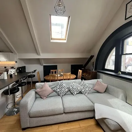Centre Penthouse Loft Apartment *