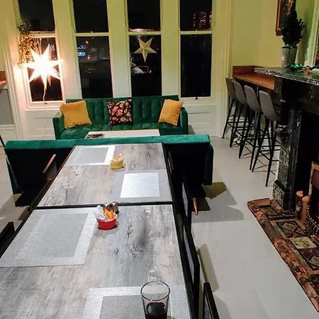 Double-rooms Free Street Parking Near Lfc