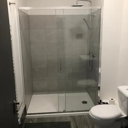Double-rooms Free Street Parking Near Lfc