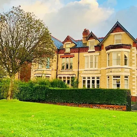 Double-rooms Free Street Parking Near Lfc Liverpool