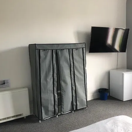 Double-rooms Free Street Parking Near Lfc Couette-café Liverpool