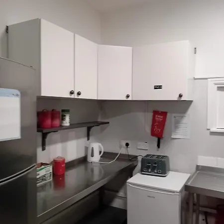 Double-rooms Free Street Parking Near Lfc Couette-café