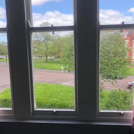 Double-rooms Free Street Parking Near Lfc * Liverpool