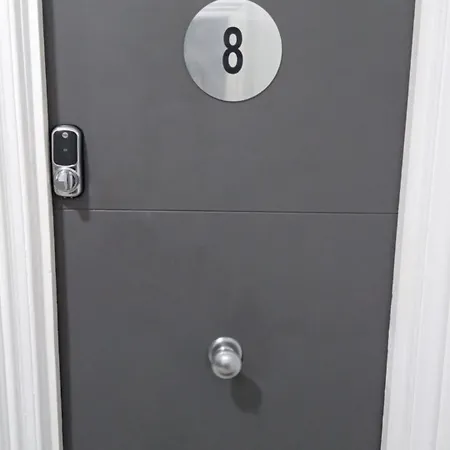 Single With Private Bath Free Street Parking Near Lfc *