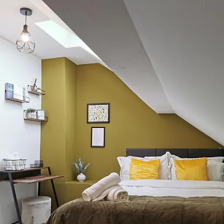 Modern Maisonette Ideal For Larger Groups, Contractors And Professionals