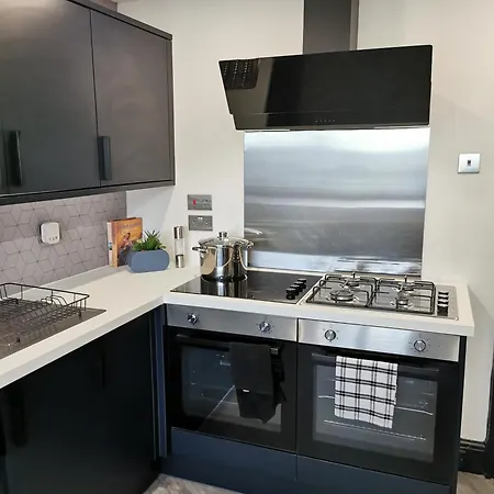 Modern Maisonette Ideal For Larger Groups, Contractors And Professionals Apartment