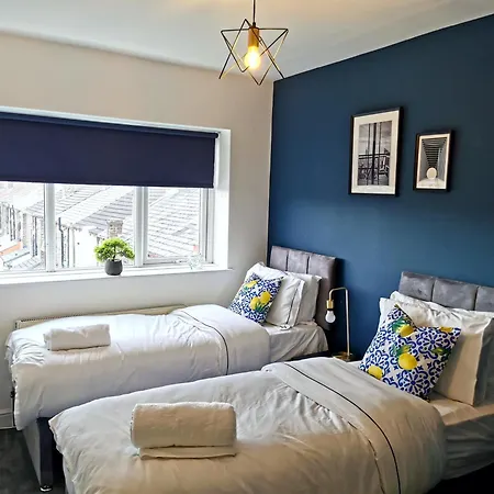 Apartment Modern Maisonette Ideal For Larger Groups, Contractors And Professionals
