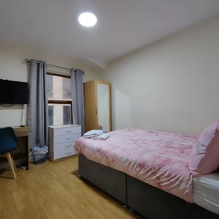 Guest house Centre Private Including Smart Tvs - With Shared Bathroom *