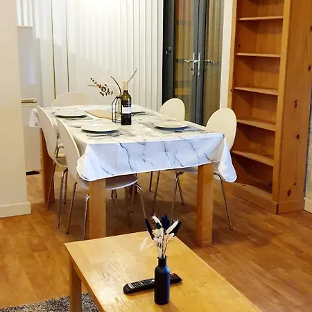 Luxury Lime Street 3bedroom Apartment *