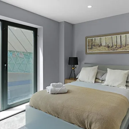 Luxury Dockside Apartment Liverpool