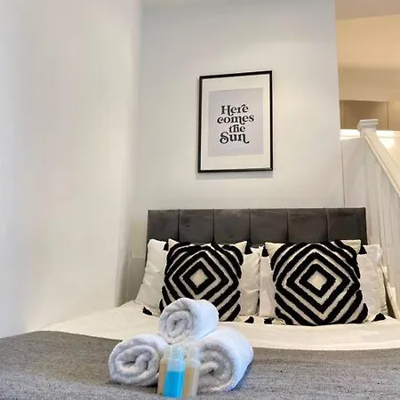 Apartment Victoria Street Sleeps 2 *
