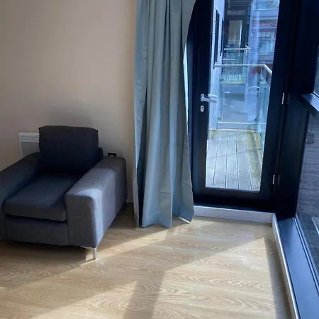 2 Bedroom Flat, Centre *