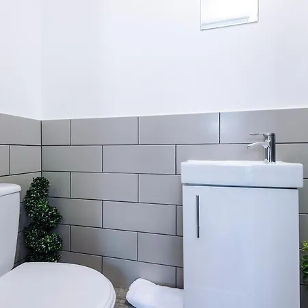 Strathcona House - Air Host & - 3 Bedroom - 3 Bathroom Vakantiehuis Liverpool
