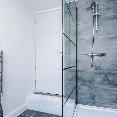 Strathcona House - Air Host & - 3 Bedroom - 3 Bathroom