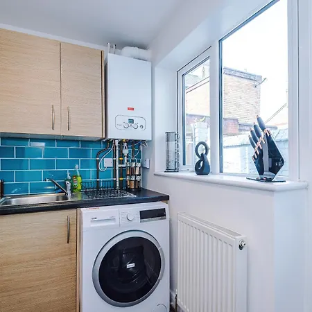 Strathcona House - Air Host & - 3 Bedroom - 3 Bathroom