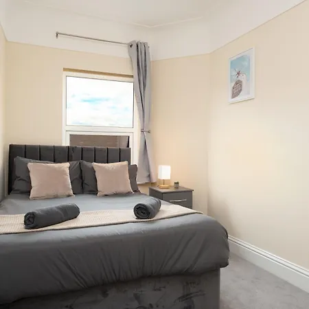 Large Cosy House - Free On Street Parking Liverpool