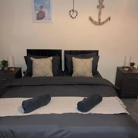 Holiday home Large Cosy House - Free On Street Parking Liverpool