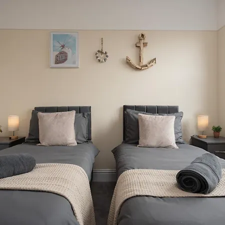 Large Cosy House - Free On Street Parking Liverpool