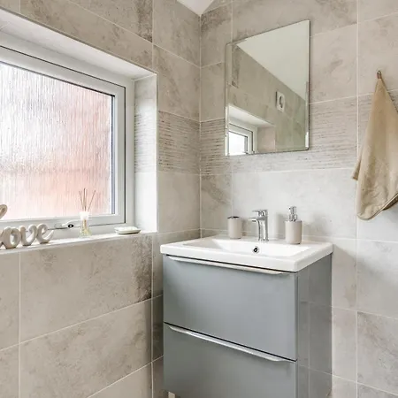 Large Cosy House - Free On Street Parking Liverpool