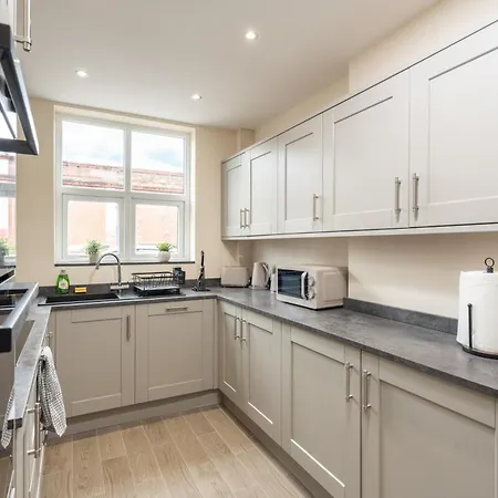 Large Cosy House - Free On Street Parking Holiday home