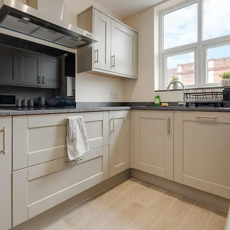Holiday home Large Cosy House - Free On Street Parking