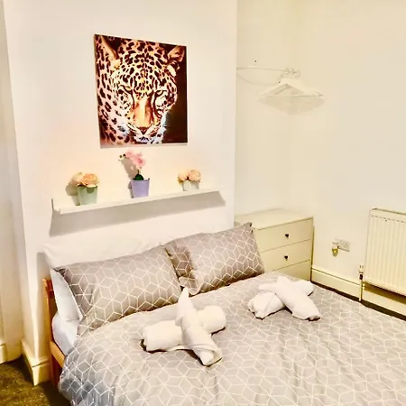 Сasa de vacaciones Lovely 4 Bedroom In Anfield - Near Stadium, Centre, Sleeps 18 Liverpool