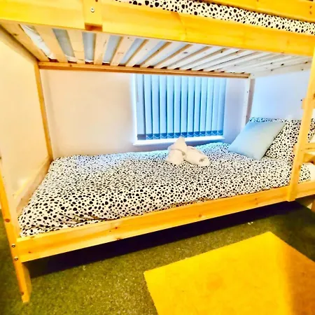 Сasa de vacaciones Lovely 4 Bedroom In Anfield - Near Stadium, Centre, Sleeps 18 *