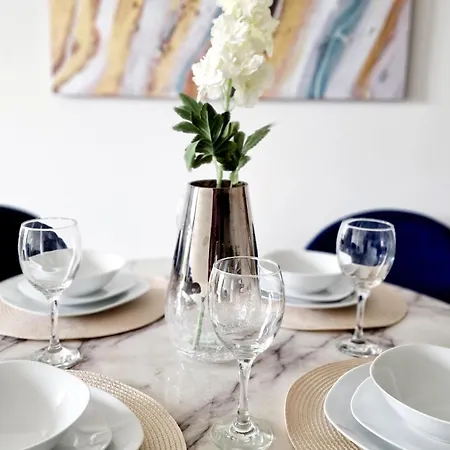 Westminster Park Luxury One Bed With Free Parking شقة