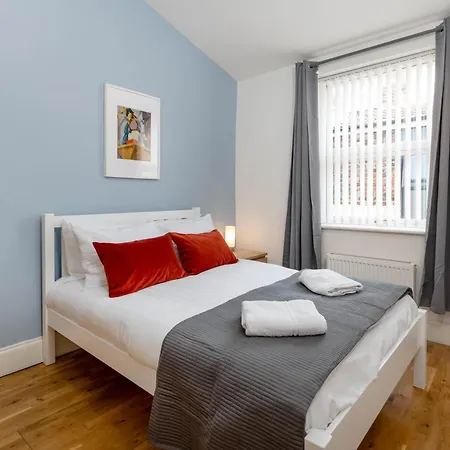 Air Host & - Rockfield House - Sleeps 8 *