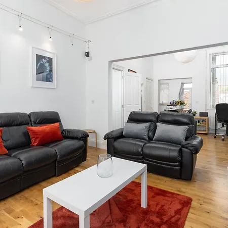 Holiday home Air Host & - Rockfield House - Sleeps 8