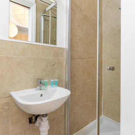 Holiday home Air Host & - Rockfield House - Sleeps 8