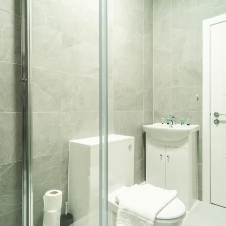 Stunning 1 Bedroom In *