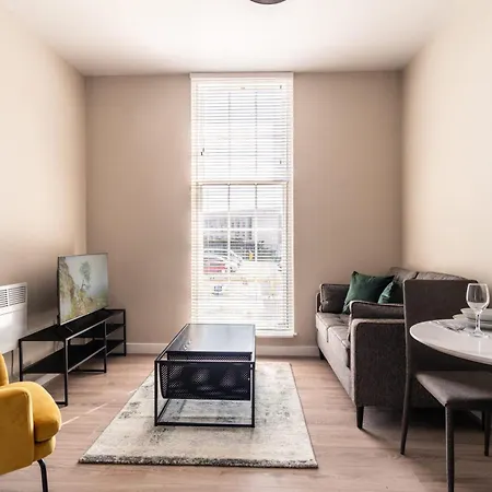 Stunning 1 Bedroom In *
