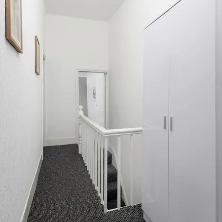 Holiday home Woodbine House - Air Host And - Free Parking Liverpool