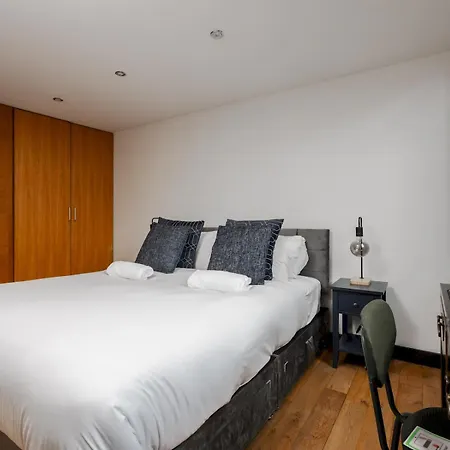 Apartment Trafalgar Warehouse Apartmentslps 5 Free Parking Pass The Keys