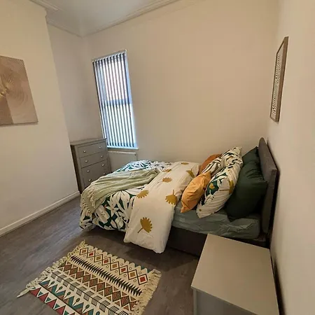 Luxe Spacious 5-bed House In Holiday home Liverpool