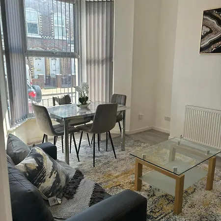 Luxe Spacious 5-bed House In Holiday home *