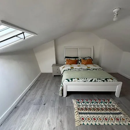 Luxe Spacious 5-bed House In * Liverpool