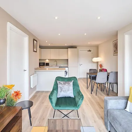 Host & - Richmond Place 307