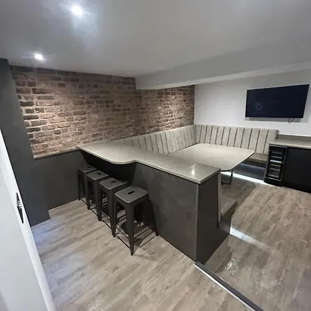 Holiday home 10 Hockenhall - Liverpool's Oldest House