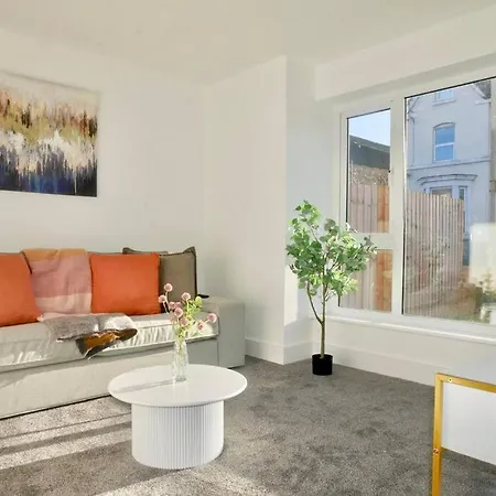 Spacious 4-bed Semi-detached With Garden *
